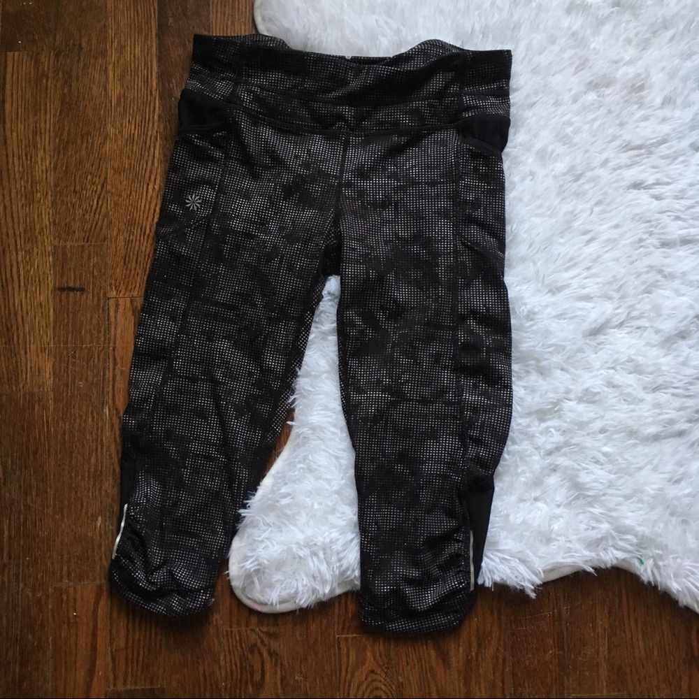 Athleta Maze Be Free Crops In Deep Black - Picture 2 of 7